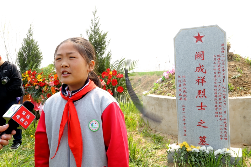 　不忘英雄本色 牢記革命傳統(tǒng)——懷遠(yuǎn)縣退役軍人事務(wù)局和榴城鎮(zhèn)舉辦抗日英烈揭碑祭奠活動