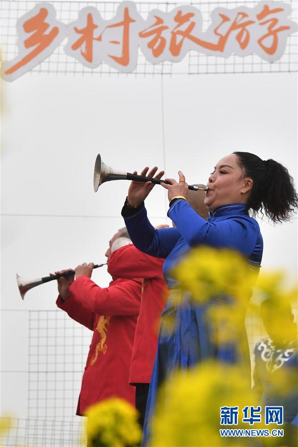 （社會(huì)）（3）河南寶豐：油菜花開(kāi)引客來(lái)