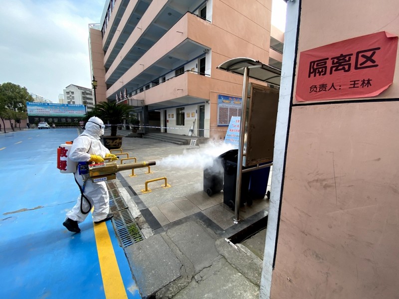 山東退役軍人援鄂突擊隊(duì)馳援一線開展防疫消殺工作組照