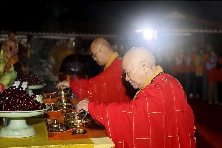 弘法寺隆重舉行恭送本煥長老舍利赴甘肅酒泉敦煌市雷音寺永久供奉法會