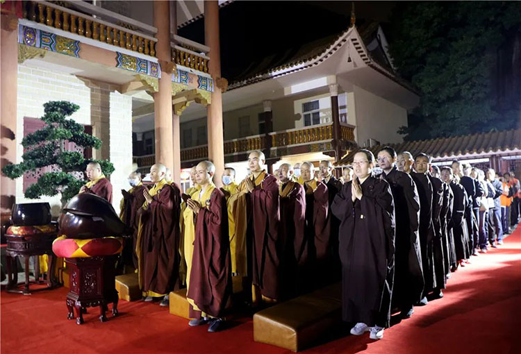 弘法寺隆重舉行恭送本煥長老舍利赴甘肅酒泉敦煌市雷音寺永久供奉法會