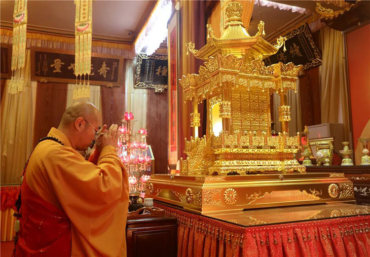 弘法寺隆重舉行恭送本煥長老舍利赴甘肅酒泉敦煌市雷音寺永久供奉法會