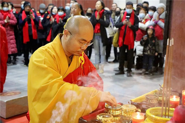 弘法寺隆重舉行恭送本煥長老舍利赴甘肅酒泉敦煌市雷音寺永久供奉法會