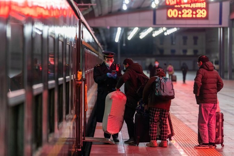 2021年春運(yùn)28日啟動(dòng) 北京站首趟列車發(fā)出