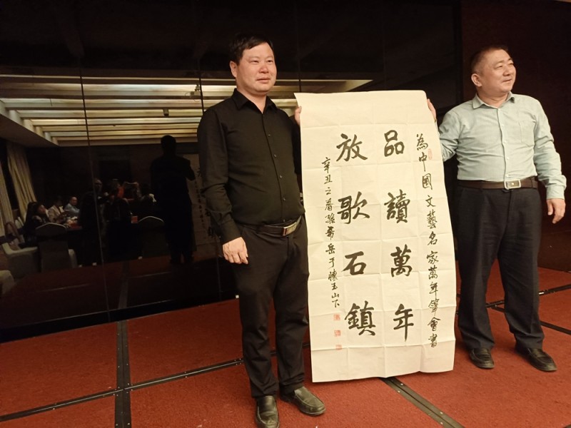 中國文藝名家“品讀大美贛鄱 放歌萬年石鎮(zhèn)”采風系列活動成功舉辦