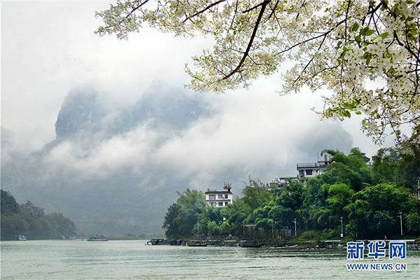 尋芳桂林陽(yáng)朔 無(wú)邊春景一時(shí)新