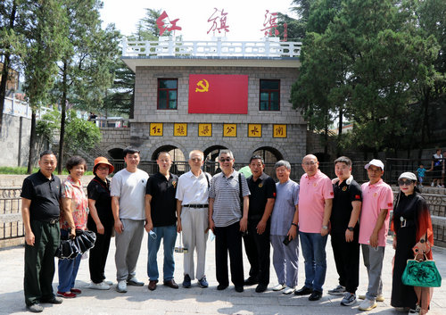 慶祝八一建軍節(jié)書(shū)畫(huà)筆會(huì)暨公益活動(dòng)在林州舉行