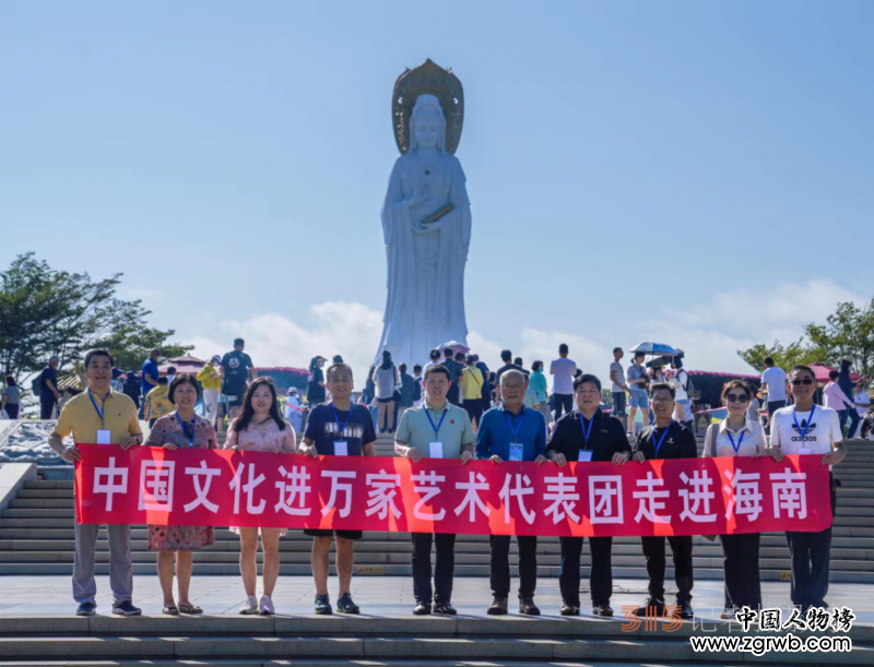 “翰墨飄香 濃淡水墨”—“文化進(jìn)萬(wàn)家藝術(shù)代表團(tuán)走進(jìn)三亞開(kāi)展迎春送福系列活動(dòng)